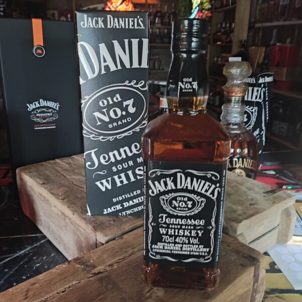 Jack Daniels | Een gewone fles Old No. 7 met een leuke box 0,7